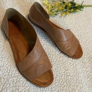 1.STATE CELVIN Caramel Slip-On Peep Toe Sandal